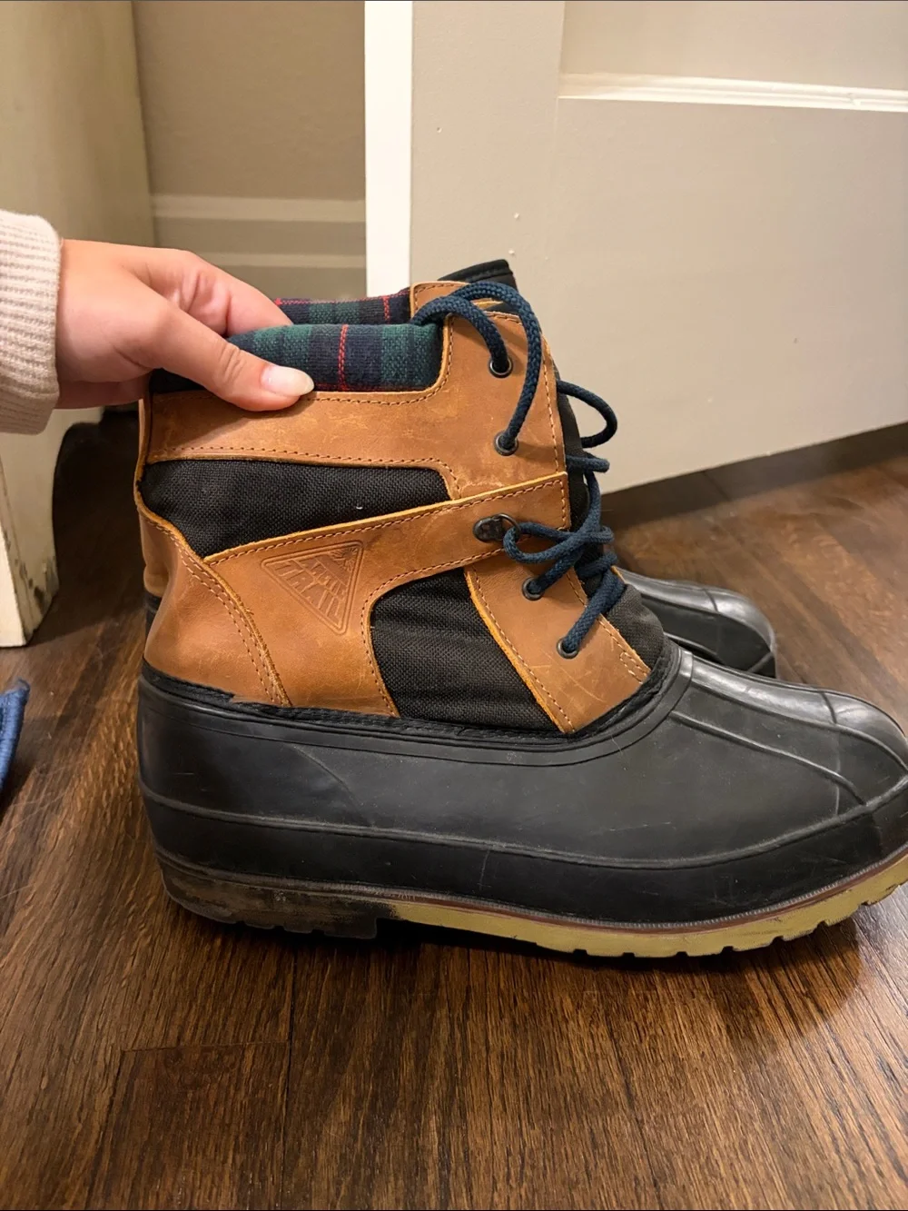 Arctic Trail Men's Black & Brown Waterproof Winter Boots with Navy Laces